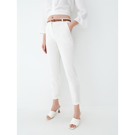 Mohito - Spodnie chino slim - Biały Mohito 34 Mohito
