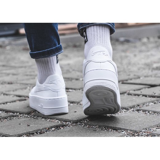 Buty sportowe damskie Nike do biegania air force białe wiązane płaskie bez wzorów