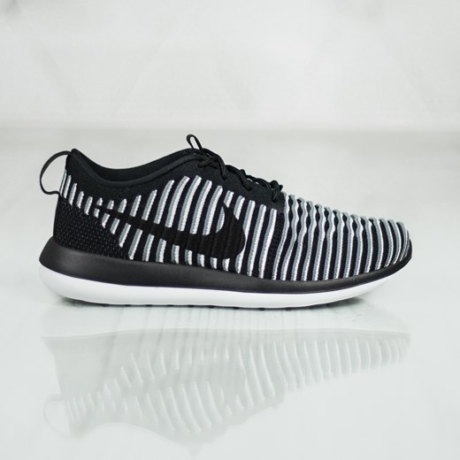 Nike WMNS Roshe Two Flyknit 844929-001