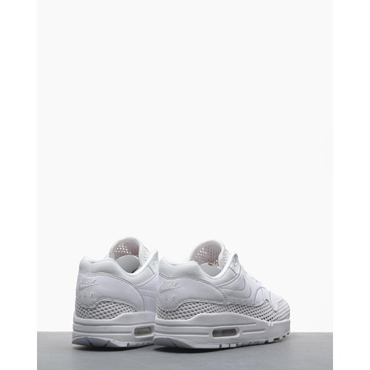 Buty sportowe damskie Nike do biegania air max białe na płaskiej podeszwie bez wzorów