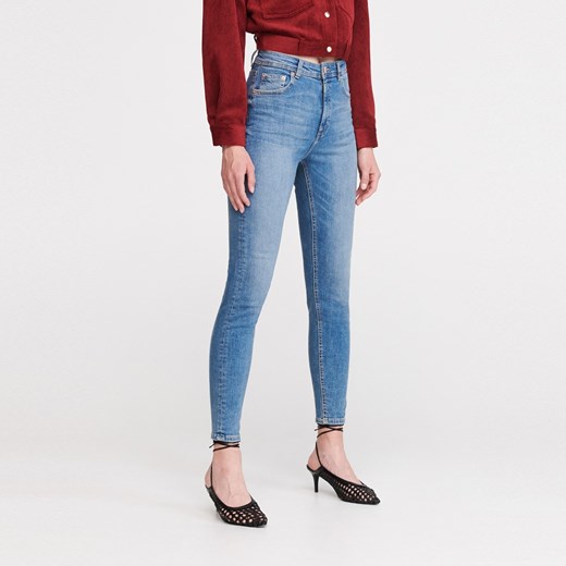 Reserved jeansy damskie w miejskim stylu