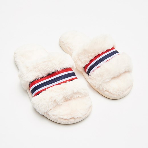Kapcie damskie Cropp