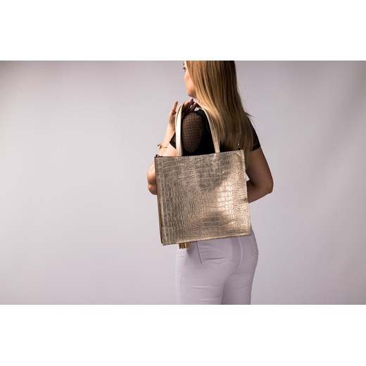 Shopper bag ARTURO VICCI z frędzlami do ręki lakierowana