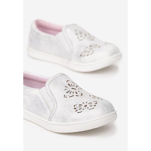 Białe Slip On Tharinia Born2be 28 born2be.pl
