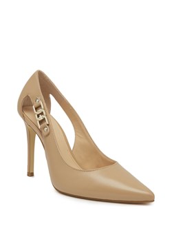 Guess Skórzane szpilki GABBI - id: GU231W000008088/guess-gabbi-fl5gbb-lea08-2 - marki Guess - 152234601 Guess Skórzane szpilki GABBI ze sklepu Gomez Fashion Store w kategorii Czółenka - zdjęcie 152234601
