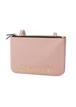 Kopertówka Calvin Klein matowa bez dodatków elegancka na ramię
