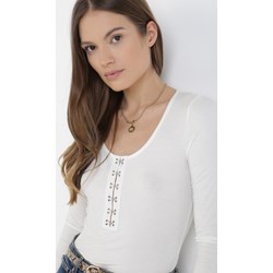 Bluzka damska biała Born2be z okrągłym dekoltem casual z długim rękawem  - zdjęcie produktu