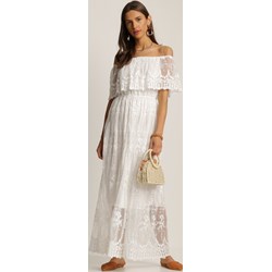 Sukienka Renee biała z dekoltem typu hiszpanka z krótkimi rękawami z odkrytymi ramionami  - zdjęcie produktu