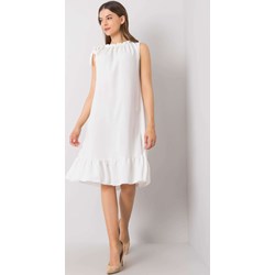 Biała sukienka Sheandher.pl z okrągłym dekoltem midi  - zdjęcie produktu