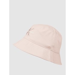 Różowy kapelusz damski Calvin Klein  - zdjęcie produktu