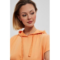Sukienka Moodo.pl pomarańczowy z okrągłym dekoltem  - zdjęcie produktu