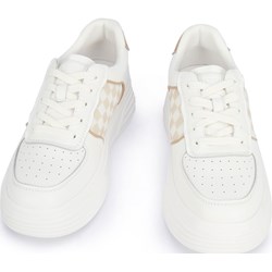 Buty sportowe damskie białe WITTCHEN sneakersy wiązane na platformie  - zdjęcie produktu