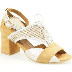 Beżowe sandały damskie Maciejka na lato z klamrą  - zdjęcie produktu