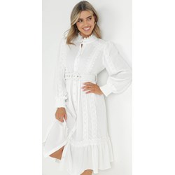 Sukienka Born2be z paskiem biała koszulowa z długim rękawem  - zdjęcie produktu