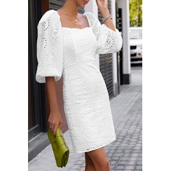 Sukienka biała IVET z tkaniny z długim rękawem  - zdjęcie produktu