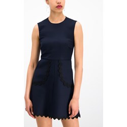 Czarna sukienka Red Valentino z okrągłym dekoltem trapezowa  - zdjęcie produktu