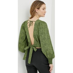 Bluzka damska Gestuz z długimi rękawami bawełniana zielona z okrągłym dekoltem  - zdjęcie produktu