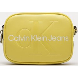 Listonoszka Calvin Klein na ramię w stylu młodzieżowym  - zdjęcie produktu