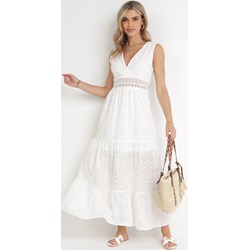 Sukienka Born2be z haftem biała elegancka rozkloszowana maxi bez rękawów bawełniana  - zdjęcie produktu