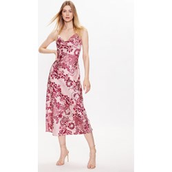 Sukienka Guess różowa casual z dekoltem w literę v w kwiaty na ramiączkach  - zdjęcie produktu