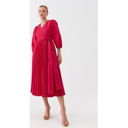 Sukienka Red Valentino czerwona z długimi rękawami elegancka z dekoltem v  - zdjęcie produktu
