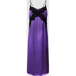 Sukienka Jake*s fioletowa na ramiączkach z dekoltem w serek maxi  - zdjęcie produktu