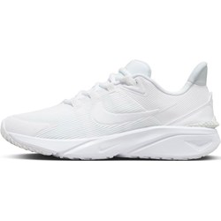 Buty sportowe damskie Nike dla biegaczy białe tkaninowe płaskie  - zdjęcie produktu