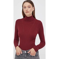 Pepe Jeans sweter damski czerwony casual z golfem  - zdjęcie produktu