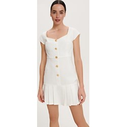 Sukienka Reserved z okrągłym dekoltem z krótkim rękawem biała mini casualowa  - zdjęcie produktu