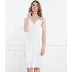 Sukienka Guess biała na wiosnę  - zdjęcie produktu