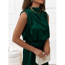 Sukienka Pakuten zielona z dekoltem woda satynowa bez rękawów  - zdjęcie produktu