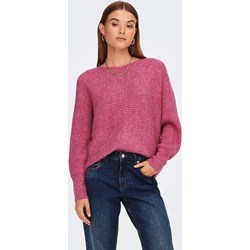 Sweter damski ONLY różowy z okrągłym dekoltem  - zdjęcie produktu
