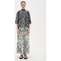 Bluzka damska Inwear w abstrakcyjnym wzorze z okrągłym dekoltem z krótkimi rękawami  - zdjęcie produktu