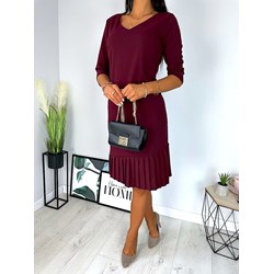 Czerwona sukienka Modnakiecka.pl z długim rękawem prosta  - zdjęcie produktu