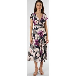 Sukienka Swing z krótkim rękawem w kwiaty rozkloszowana w serek  - zdjęcie produktu