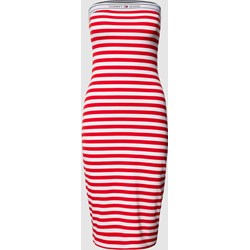 Sukienka Tommy Jeans w paski z wiskozy mini  - zdjęcie produktu