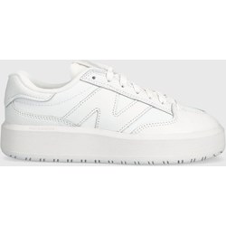 Białe buty sportowe damskie New Balance sneakersy na platformie ze skóry sznurowane  - zdjęcie produktu
