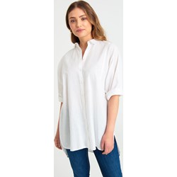 Bluzka damska Greenpoint biała casual z dekoltem w literę v  - zdjęcie produktu