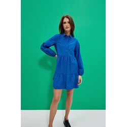 Sukienka niebieska Moodo.pl z kołnierzykiem koszulowa  - zdjęcie produktu