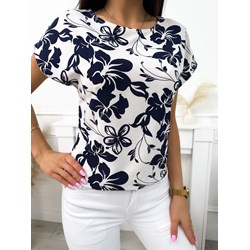 Bluzka damska Modnakiecka.pl z krótkim rękawem w kwiaty z okrągłym dekoltem  - zdjęcie produktu