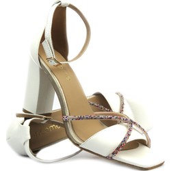 Sandały damskie Uncome białe z klamrą  - zdjęcie produktu