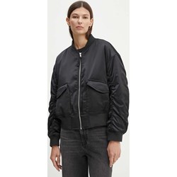 Czarna kurtka damska Levi's bez kaptura krótka  - zdjęcie produktu