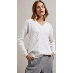 Sweter damski biały Moodo.pl z dekoltem v  - zdjęcie produktu