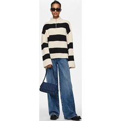 Sweter damski Pieces casual w serek w paski  - zdjęcie produktu