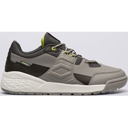 Buty sportowe damskie szare Umbro na płaskiej podeszwie sznurowane  - zdjęcie produktu