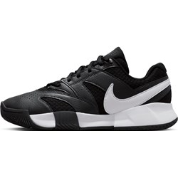 Buty sportowe damskie czarne Nike do tenisa na płaskiej podeszwie z gumy sznurowane  - zdjęcie produktu