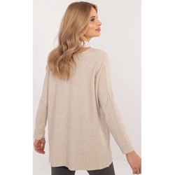 Sweter damski beżowy Italy Moda z dekoltem w literę v  - zdjęcie produktu