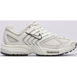 Buty sportowe damskie Nike sznurowane płaskie  - zdjęcie produktu