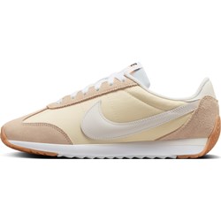 Buty sportowe damskie Nike sznurowane z zamszu  - zdjęcie produktu