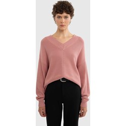 Sweter damski BIG STAR z dekoltem w serek różowy  - zdjęcie produktu